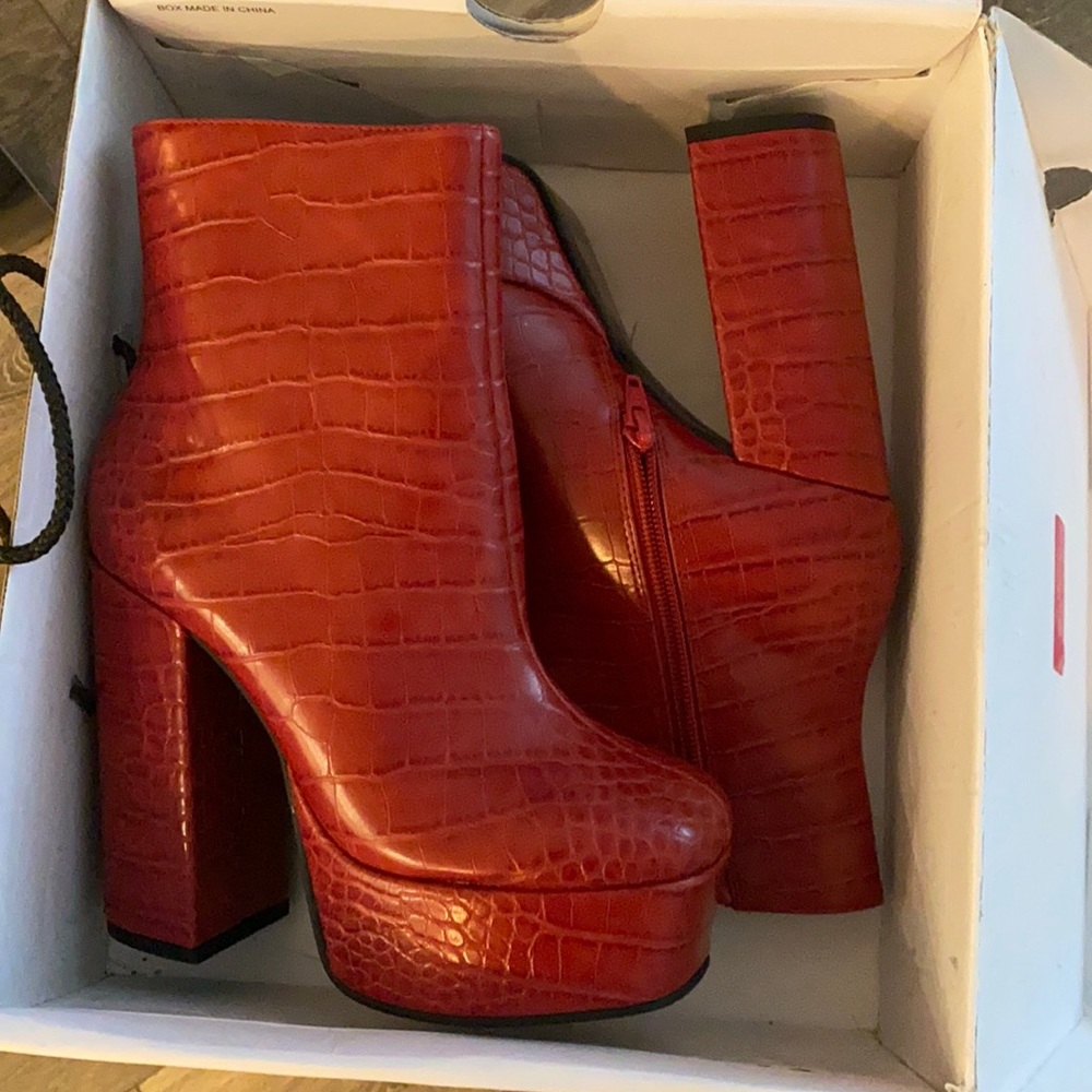 Alligator print red heel boots size 5